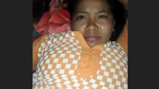 Indian wife's intimate parts are expanded by her partner