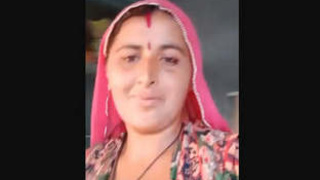 Indian homemaker sensually exhibits her curvy physique and intimate area for the camera