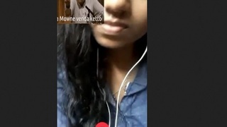 Indian woman displays her large breasts on VK