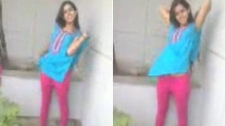 Indian woman reveals her body to her boyfriend