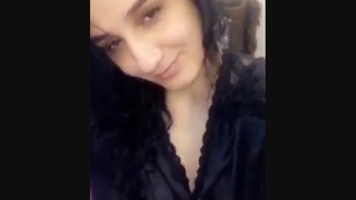 Stunning Pakistani belle in a sizzling video featuring smallclips