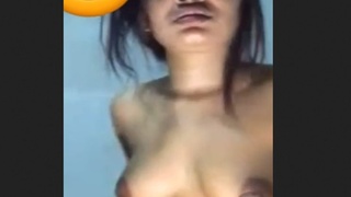 Indian beauty flaunts her sultry dark-haired physique