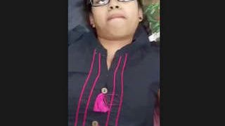 Indian woman's small vagina is penetrated on the road