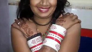Desi bride with firm breasts gets fingered by her husband after marriage