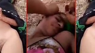 Forbidden Indian sex! Rustic auntie shows her pussy live in the open air
