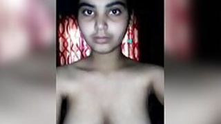 Selfie MMC clip of Desi girl posing with her big boobs showing