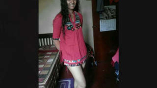 Married Indian woman gives oral pleasure in Lankan porn video