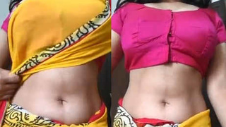Indian bhabhi flaunts her physique for her male companion