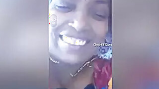 Today's exclusive mature Bhabhi Shows her boobs on video call