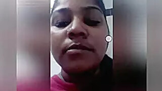 Desi Mallou Girl Shows Tits Jerking Pussy on Video Call