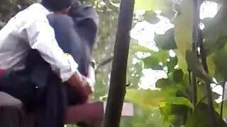 Mumbai couple fucking in a public park