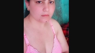 Stunning Desi woman performs a sensual oral sex act and receives ejaculation