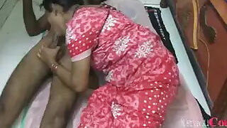 Sexy housewife in Telugu sucks dick