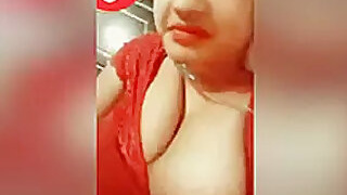 Exclusive Sexy Girl Shows Boobs on Live Web Show Today