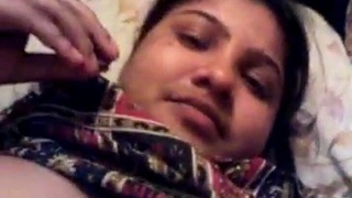 Indian girlfriend's nude photos exposed