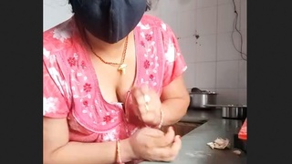 Indian cam girl Amrita Nikhill performs live sex show on Tango