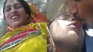 Indian girl's intimate parts showcased live with Deor