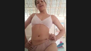 Stunning Indian dancer showcases Assamese style butt dancing