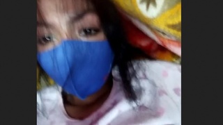 Minnaa's seductive performance of her intimate area in a live broadcast