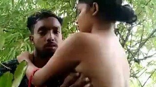 Tamil bhabi gives outdoor blowjob to lover