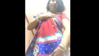 Desi aunt reveals her naked form on camera