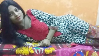 Indian couple's spontaneous home video from Kanpur