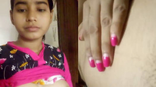 Desi girl flaunts her fresh assets in a seductive selfie video