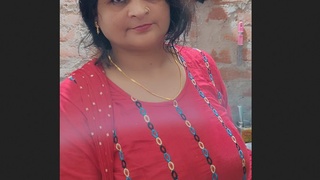 Live show of busty Punjabi bhabhi's sensual self-pleasure and breast display