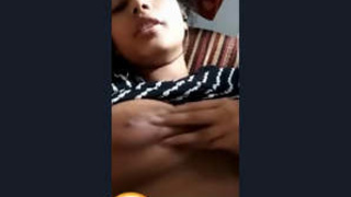 An Indian beauty reveals her ample bosom in a passionate recording