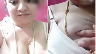 Hot Look Desi Auntie Shows Her Breasts to Lover On Video Call