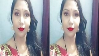 Desi Bhabhi Records Her Bathing Video