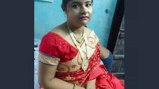 Indian woman displays her buttocks