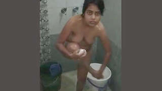 A couple from Jaipur having sex and taking a bath together in a video