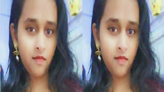 Sexy Mallu girl shows her tits and pussy