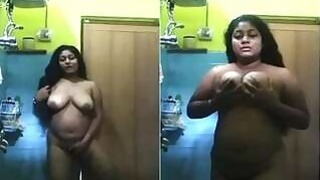 Horny Girl Records Her Nude Video