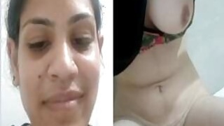 Desi Girl Shows Tits and Pussy