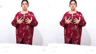 Paki Fatty Bhabhi Shows Body