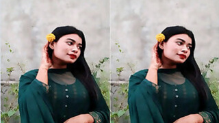 Desi Indian Girl Shows Her Boobs On VK