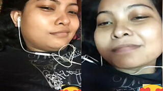 Desi Indian Girl Shows Pussy