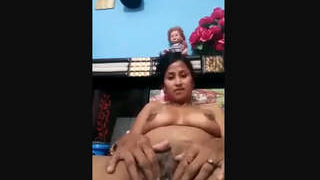 Indian housewife's disappointing display of her intimate area