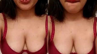 Aroused Indian woman records herself pleasuring herself