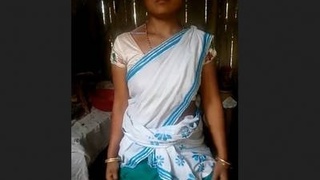 Indian sister reveals her intimate parts from the countryside