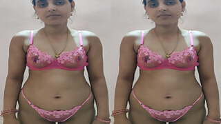 Desi Bhabhi Shows Her Boobs Masturbating Part 1